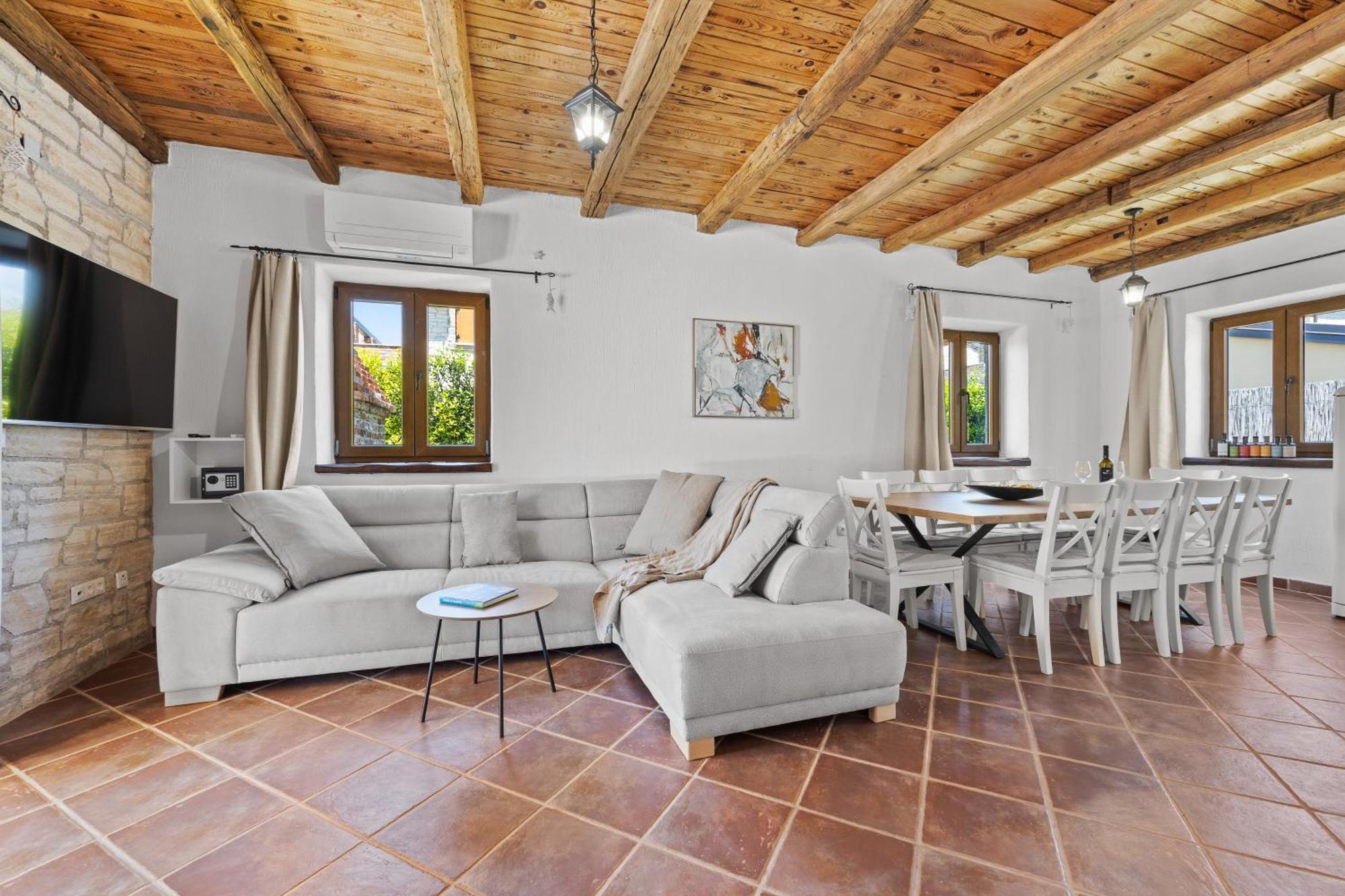 Villa Brioni With Pool By Rentistra Cabrunici Exterior foto